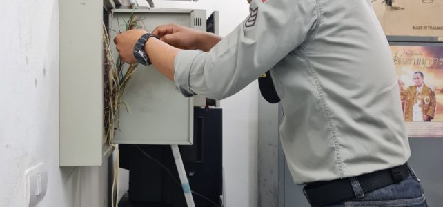 เชื่อมต่อสายสัญญาณโทรศัพท์สำนักงานคณบดีคณะบริหารธุรกิจ